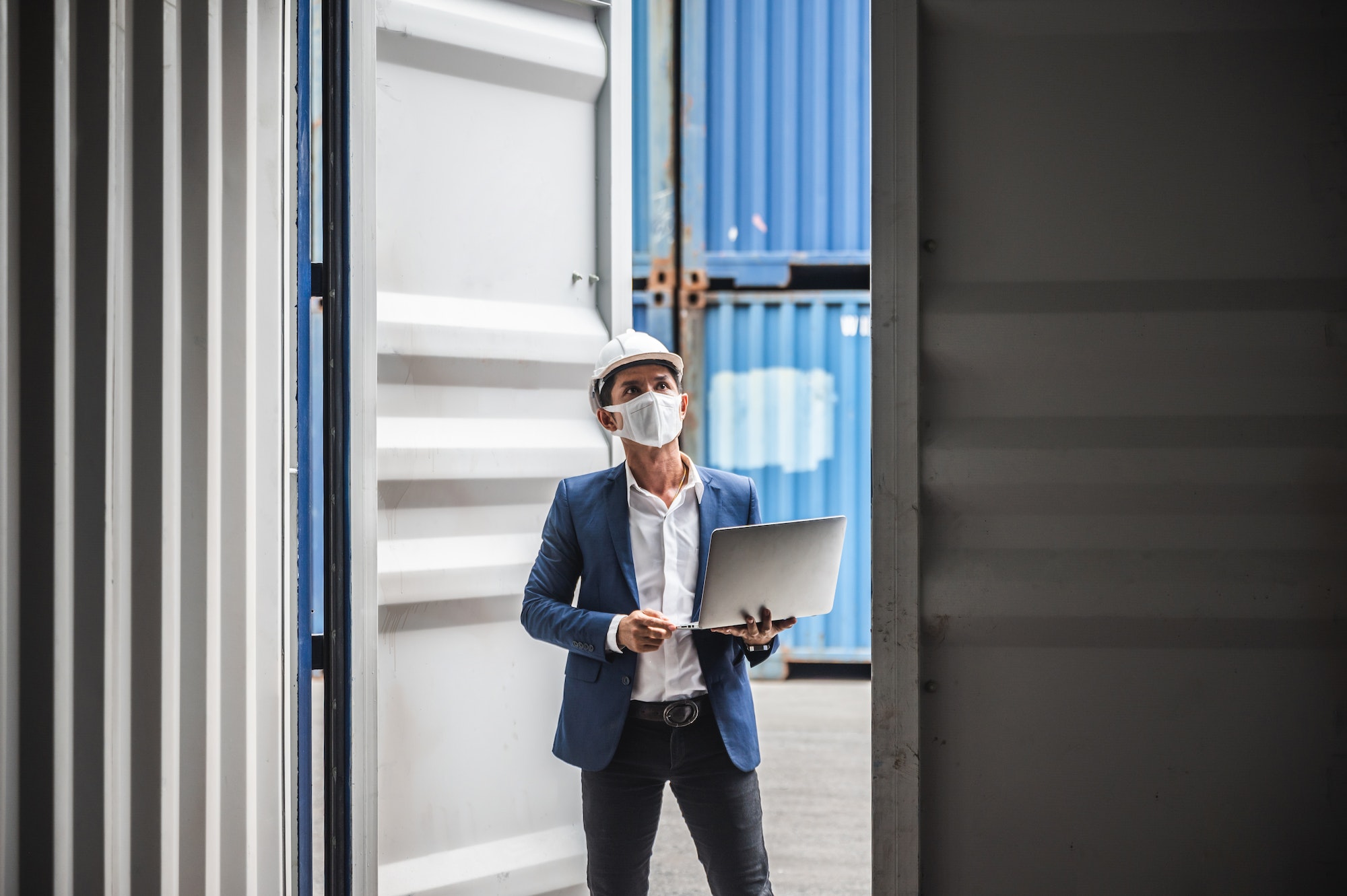 Engineers and supervisors are checking the quality of shipping containers